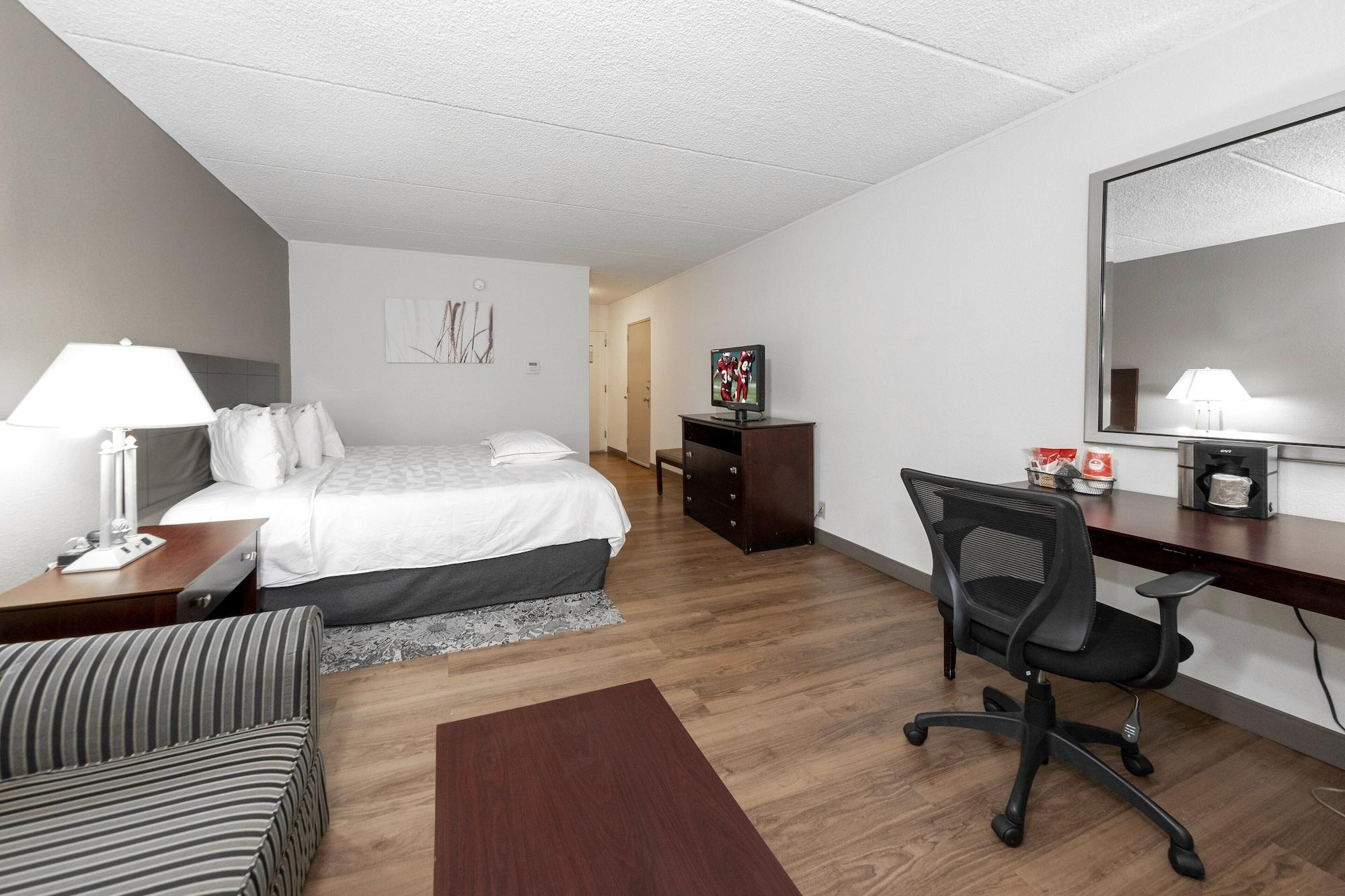 Red Roof Inn Plus Newark Liberty Airport - Carteret Exterior photo